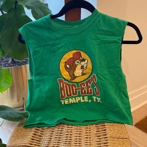 Cropped “BUC-EE’S” muscle tee